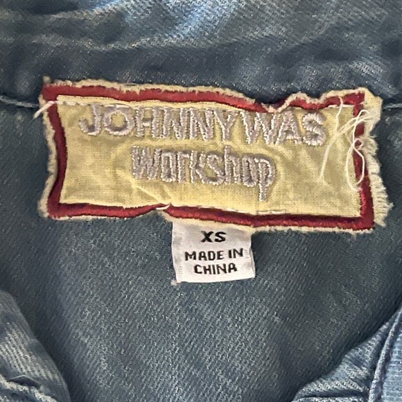 Johnny Was Embroidered Denim Pearl Snap Boho Shirt Sun Moon Snake Stars Boho XS - Picture 3 of 13